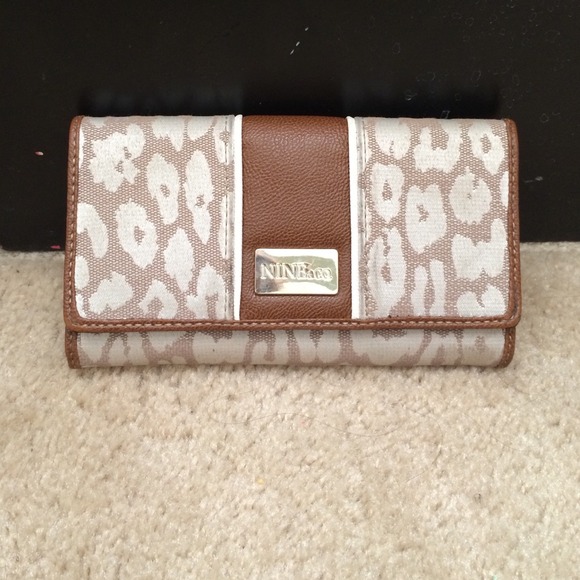 Nine&CO. Wallet - Picture 1 of 3