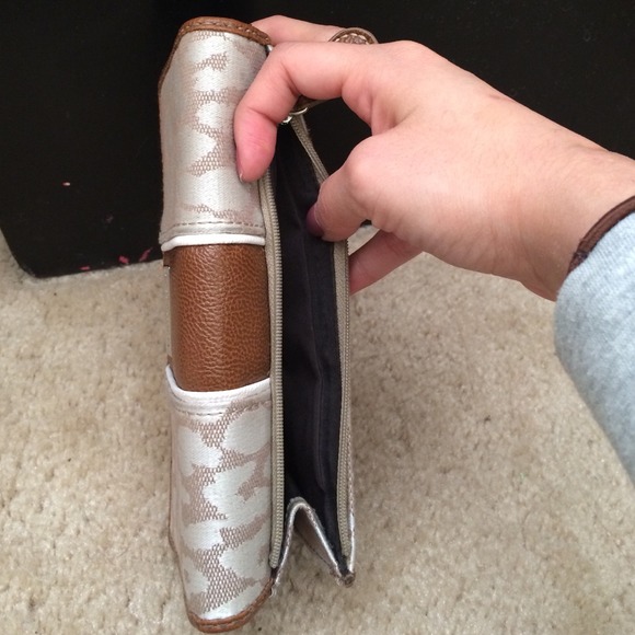 Nine&CO. Wallet - Picture 3 of 3