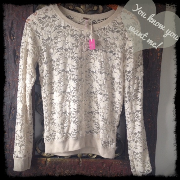 Off white lace long sleeved top