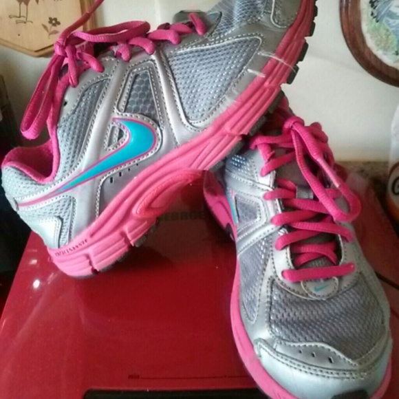 Girls Nike shoes size 5m