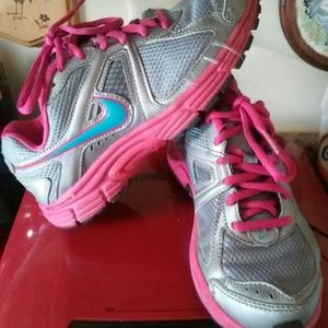 Girls Nike shoes size 5m