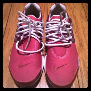 Nike Air Pink Sneakers Size 7!!