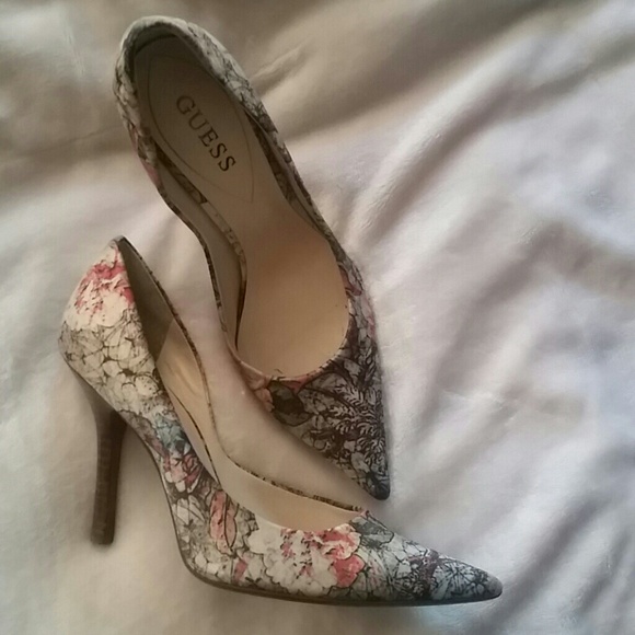 Guess floral pump