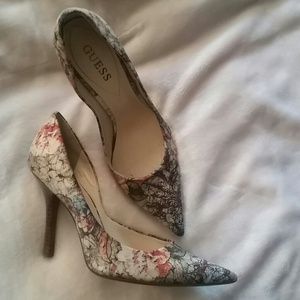 Guess floral pump