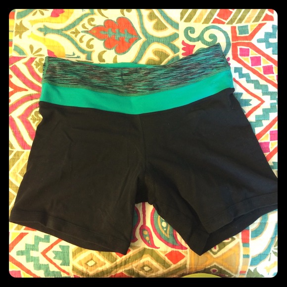 RESERVED! Lululemon spandex! Size 4.Cute band!