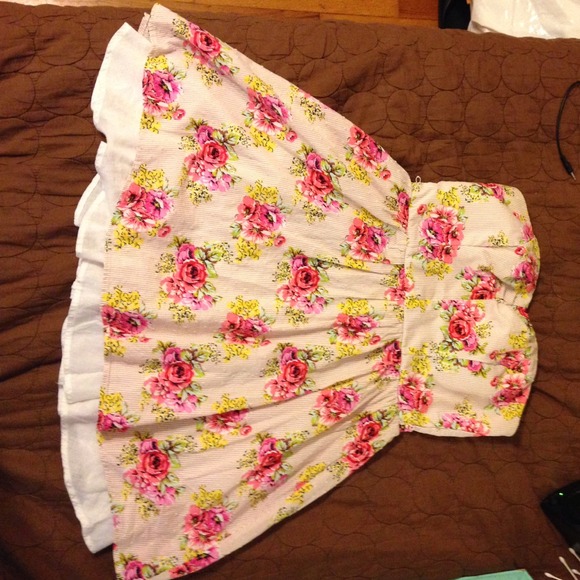 Too small - Picture 1 of 1