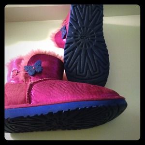 Butterfly button uggs kids 3y