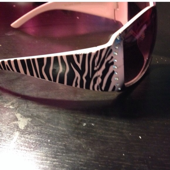 A bundle of purse shirt and glasses