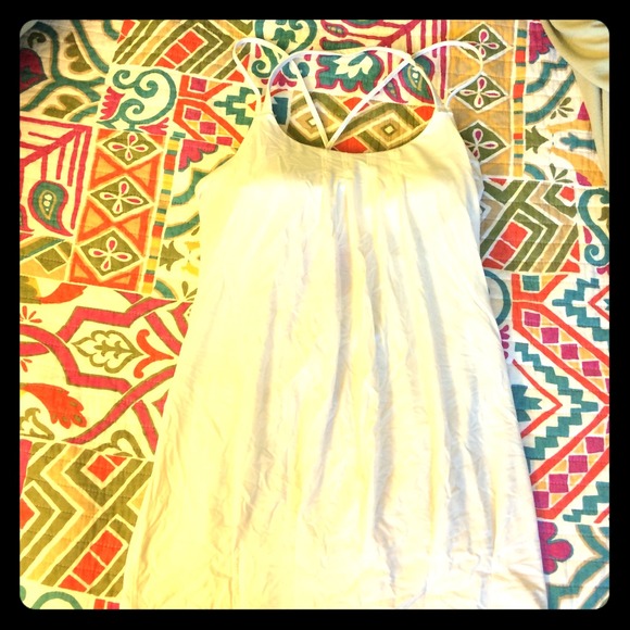 White Lululemon tank! Size 6! GREAT CONDITION👌!