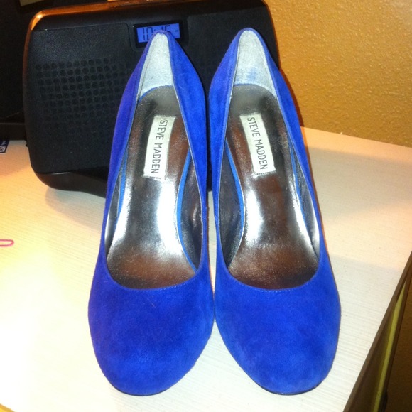 Steve Madden suede pumps