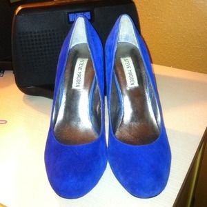 Steve Madden suede pumps