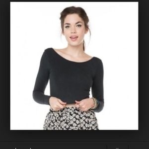 Black long sleeve crop top