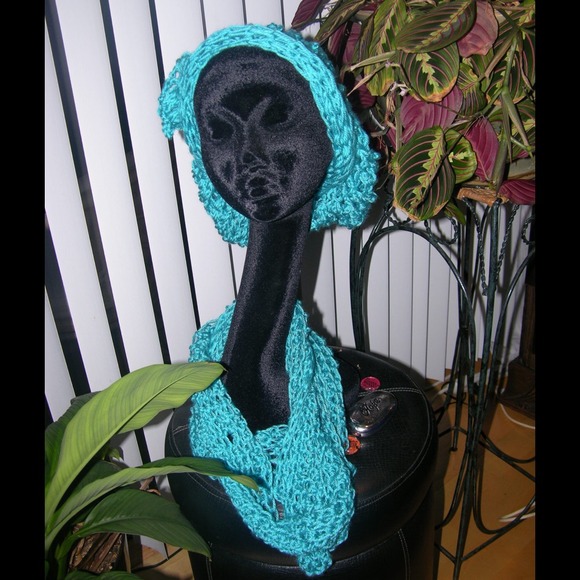 Turquoise blue hats that hand crocheted. Scarf set - Picture 1 of 1