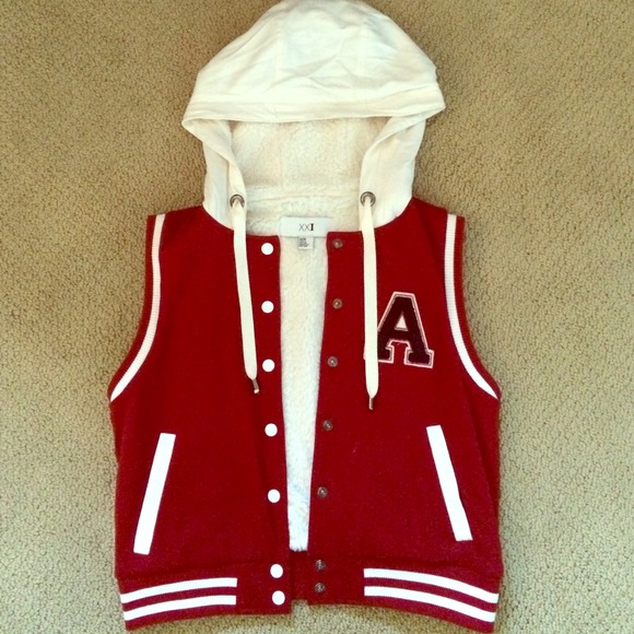 ❌SOLD❌ NEVER WORN Forever 21 Lettermans Vest