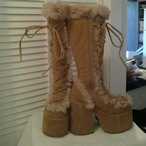 Demonia camel boots NWOT