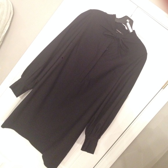 Black above the knee Club Monaco Bow Tie Dress