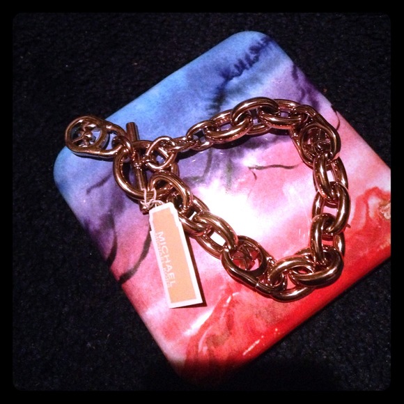 *NWT* rose gold Michael Kors bracelet.