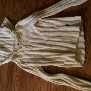 abricrombie & fitch white sweater