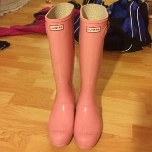 Light pink hunter rain boots
