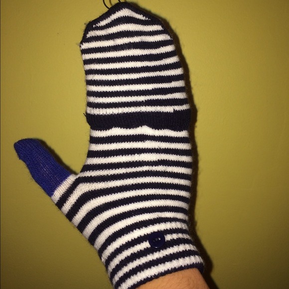 Mittens - Picture 2 of 3