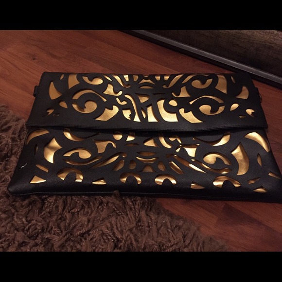 🔴 SOLD (Bundled) Black & Gold clutch