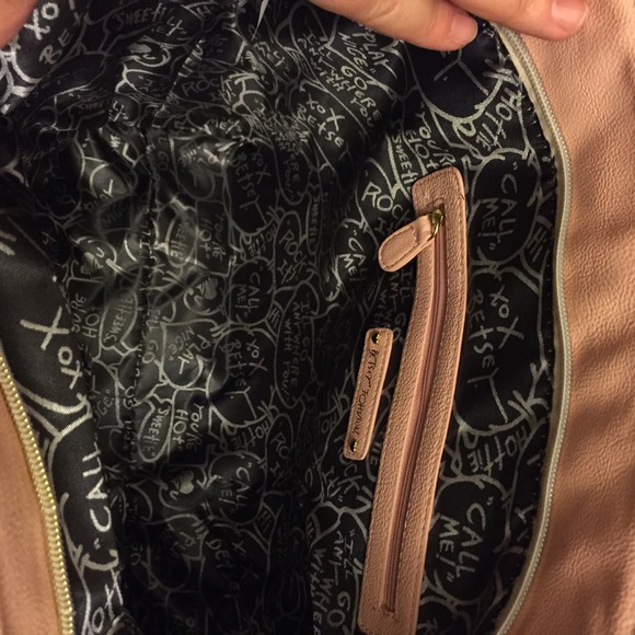 Betsy Johnson of tote and wristlets set. Blush. - Picture 4 of 4