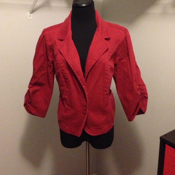 111. Venezia maroon blazer with pockets
