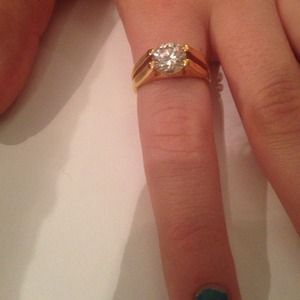 Diamond gold ring