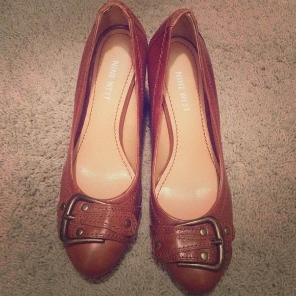 Brand New NiNe West cognac wedged shoes