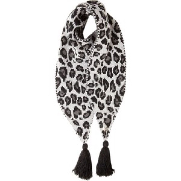 Betsey Johnson Accessories - Betsey scarf