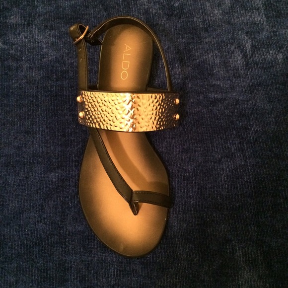 Women shoes sandals Aldo size 7.5 black with gold