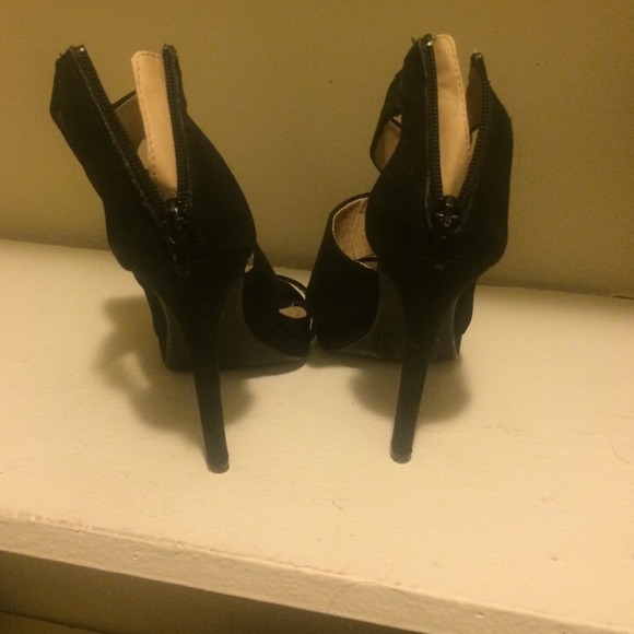 Crisscross stiletto sandals - Picture 3 of 4