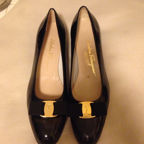 Salvatore Ferragamo patent leather Vara Low pumps