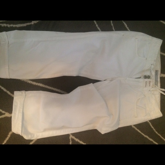White Jean capris