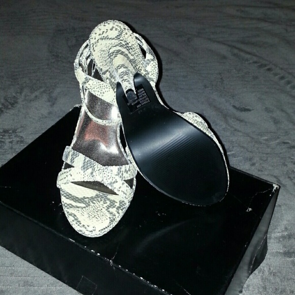 Heel Sandle - Picture 2 of 2