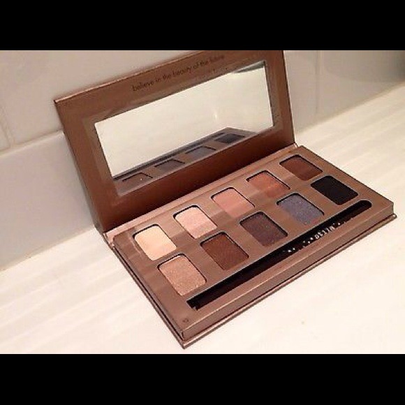Stila In The Light Eye Shadow Palette +  Eye Liner