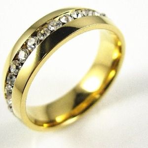 Beautiful Crystal Gold Ring Perfect for a wedding.