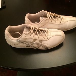 Asics Cheer Shoes. Size 5.  "Cheer6"