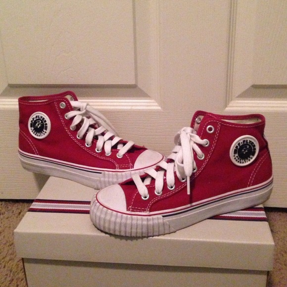 PF FLYERS SZ. 5 1/2 men/ 7 women