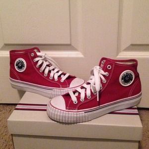 PF FLYERS SZ. 5 1/2 men/ 7 women