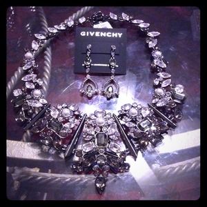 BRAND NEW GIVENCHY NECKLACE SET