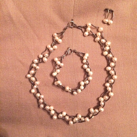 Pearl jewelry set: necklace, bracelet, earrings