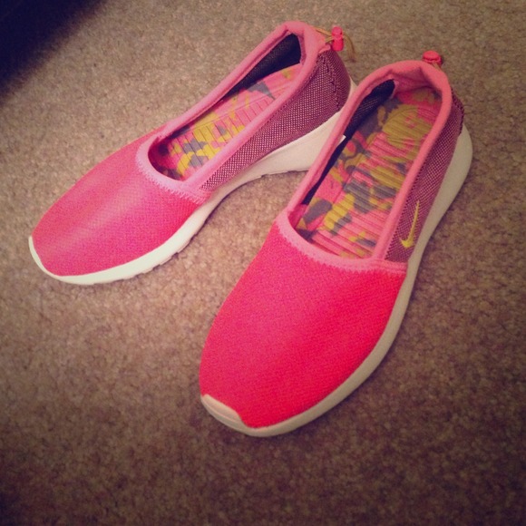 Nike bright comfortable shoes