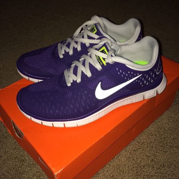 Nike Shoes - Nike free 4.0