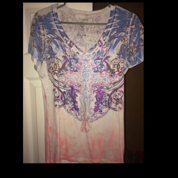 Graphic vneck from buckle