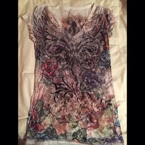 🚫SOLD Beautifully detailed v-neck!