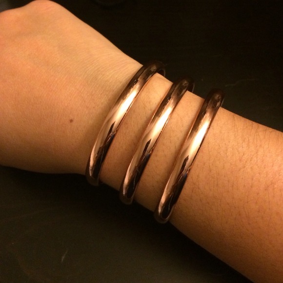 🎉HP 11/28!🎉 NWOT Neiman Marcus Rose Gold Cuff - Picture 2 of 4