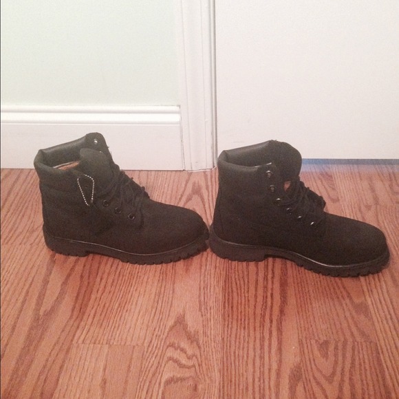 Black timberlands excellent condition!