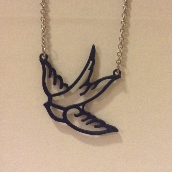 Black bird necklace