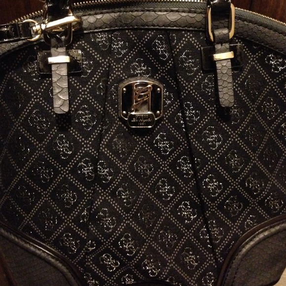 FRIDAY SALE😍😍 BRAND NEW GUESS BLACK BAG. - Picture 2 of 4